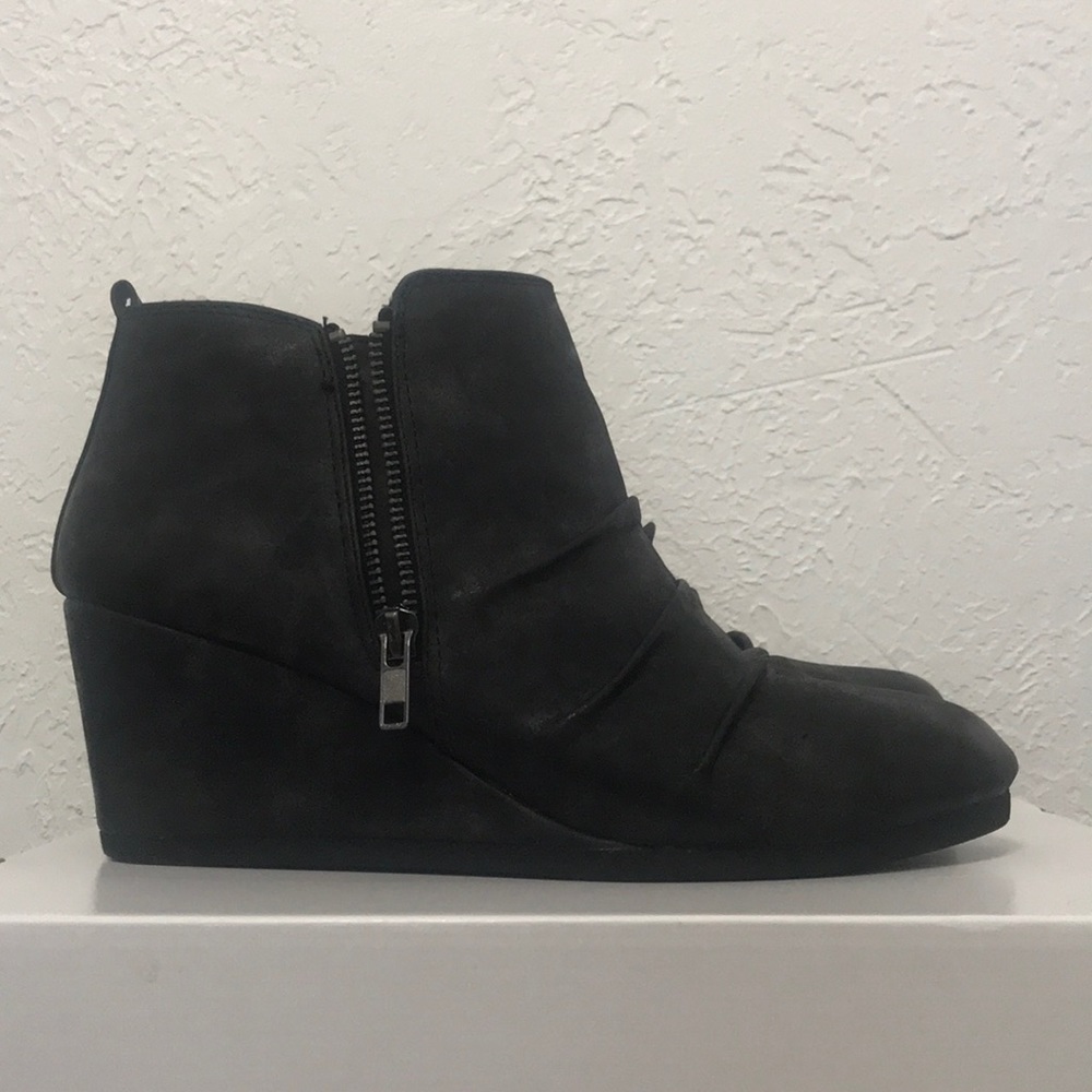 Maurices size 10 wedge boots